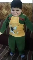 Dans hareketleri ile sosyal medyanın yeni yıldızı oldu.