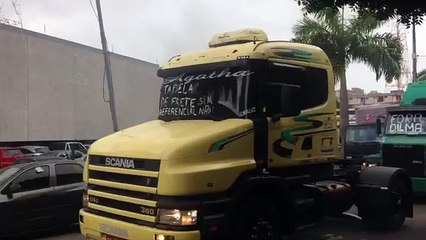 Caminhoneiros fazem protesto em frente à Assembleia Legislativa do CE