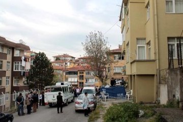 Boğazını ve Bileklerini Kesti, Balkondan Düşerek Öldü
