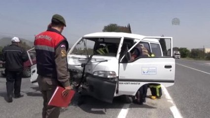 İncirliova'da Trafik Kazası: 2 Yaralı