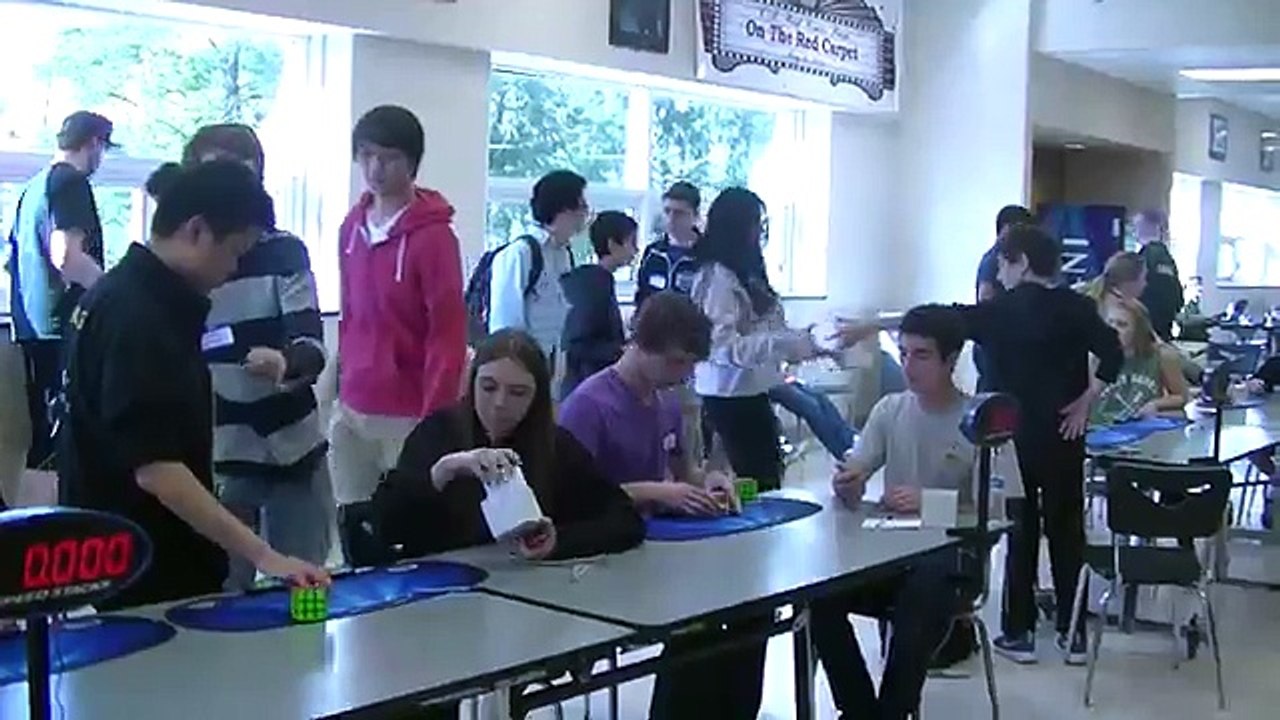 YouTube: joven resolvió cubo de Rubik en 5,253 segundos