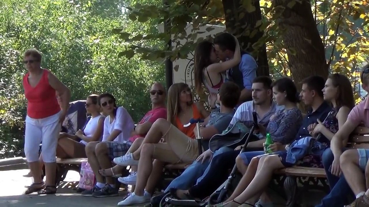 Kissing in Public Prank  ๏ Поцелуи на Публике  ๏  Irina TW Пранк