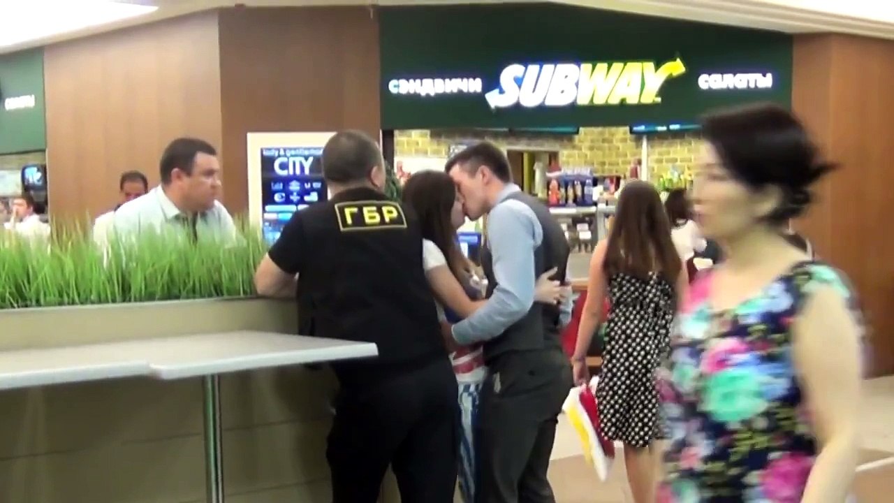 Kissing Against People Prank  ๏ ПОЦЕЛУИ НА ПУБЛИКЕ 2   ๏  Kissing in Public  / Irina TW