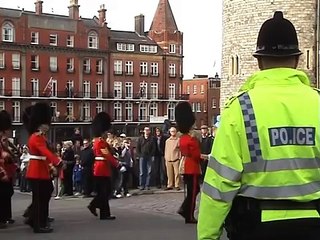Royal Lifeguards Changing of the guard windsor 25th Nov 08