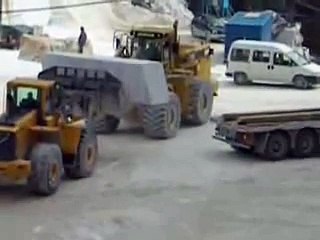 2 Kepçe 42 TON luk MERMER i Kamyona Zor Yüklüyor