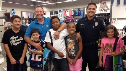 Cops Stop And Shop With Kids In Need
