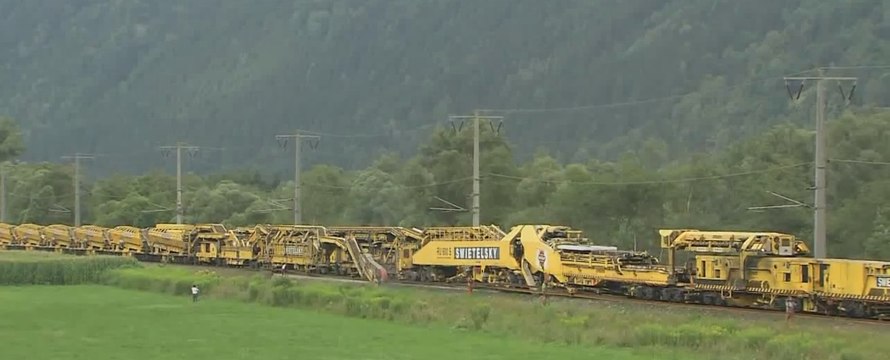 Машина для прокладывания железной дороги | Machine for laying railway | Machine pour la pose de chemin de fer