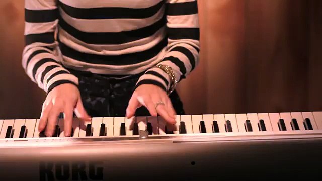 Christina Grimmie singing Counting Stars by OneRepublic