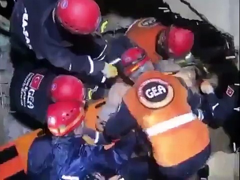 Nepal Earthquake – Man found alive after two days