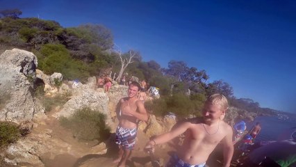 Cliff Jumping Black Wall Reach (1)