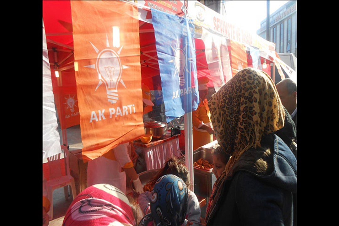 Ak Parti Yalova İl Teşkilatı Regaip Kandilinde Halka Sıcak Lokma Döktürdü 23 Nisan 2015 Perşembe