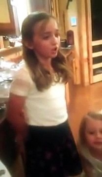 Une petite fille chante 'Rolling In the Deep' d'Adele : juste MAGIQUE!