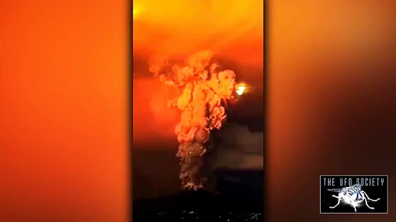 UFO OVNI - Large UFO Orbs Seen Near Calbuco Volcano Eruption In Chile`..