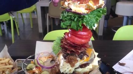 Le "Big Max", le plus gros hamburger de McDonald's