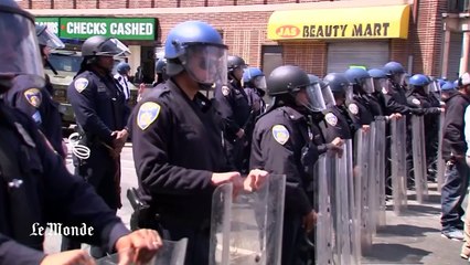 Couvre-feu à Baltimore : le face-à-face entre policiers et manifestants