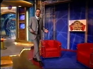 Uwe Steimle als Erich Honecker erklärt, wer nicht die Mauer baute .