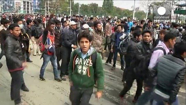 Kathmandu, esplode la rabbia dei superstiti. Abbandonati dal governo