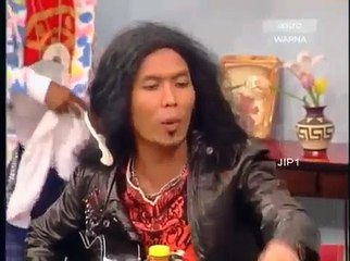 Gelak Khas - Budaya Luar