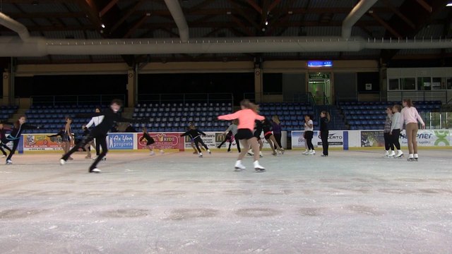 L'équipe de France de patinage artistique à la patinoire Arago