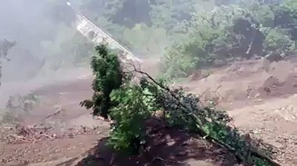 Scary Footage of Land Sliding « News « Pakistan talk shows & Pakistani TV