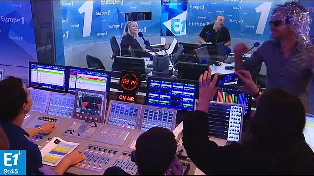 L’équipe du « Grand Direct Des Médias » danse sur les tubes des années 80