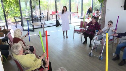 Zora, le petit robot qui fait bouger les retraités d'Issy-les-Moulineaux