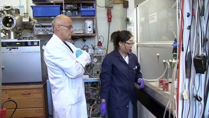 Coke Cans in Acid and Base - Periodic Table of Videos