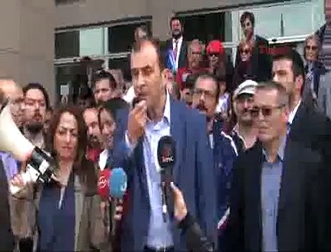 BERAAT SONRASI TAKSİM DAYANIŞMASI'NDAN ADLİYE ÖNÜNDE AÇIKLAMA