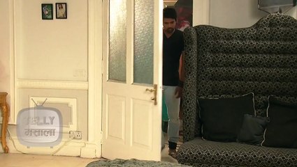 Tanu Tries To Get Intimate With Abhi _ Pragya Shocked