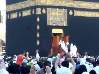 Opening Of The Kaaba Door - Inspiring Video -