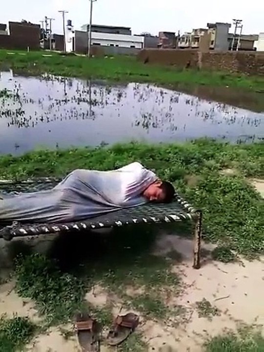 Crazy scene of friendship To make smile