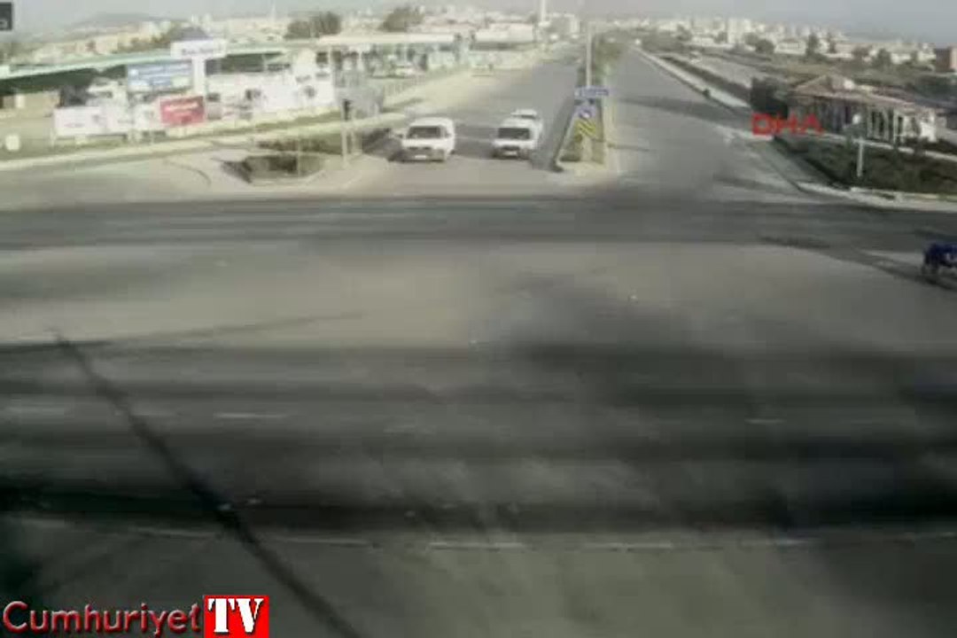 Tarsus'taki kazalar mobese kameralarına yansıdı