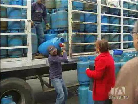 Continúa la venta de gas en plataformas móviles en Quito