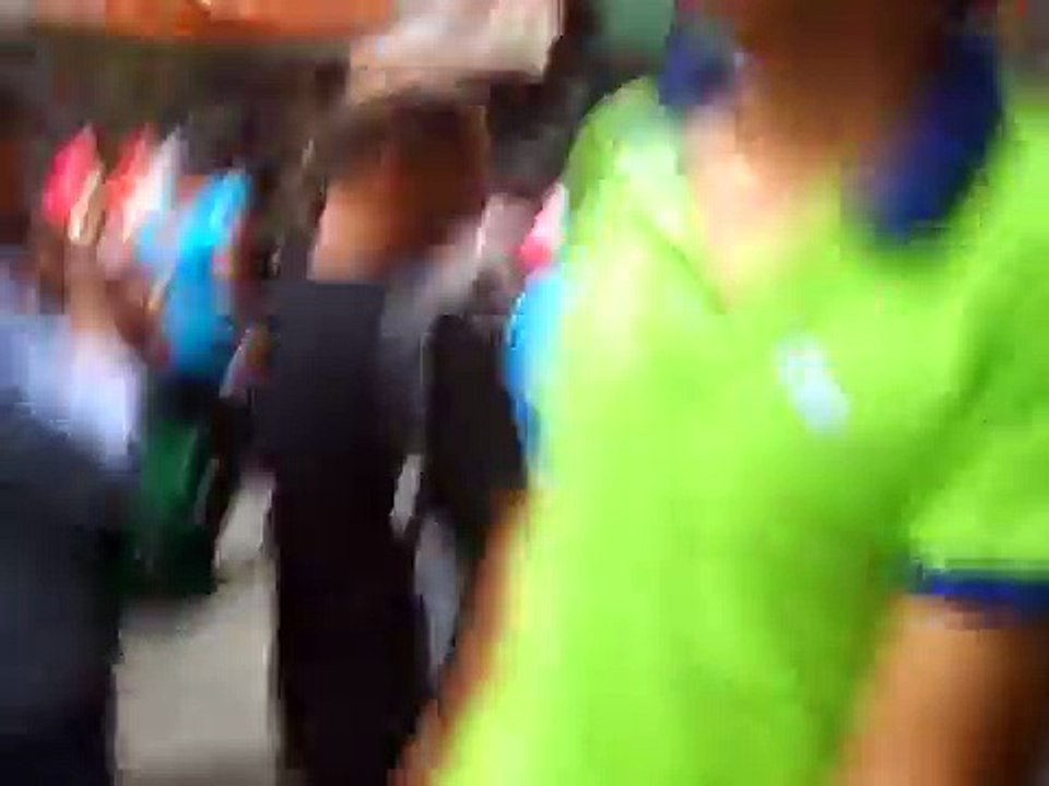 Pinoy Scandal: Monumento LRT (Masyadong Mahabang Pila Sa Umaga)