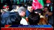 Multan: PTI Workers Convention, Workers encircles Qureshi