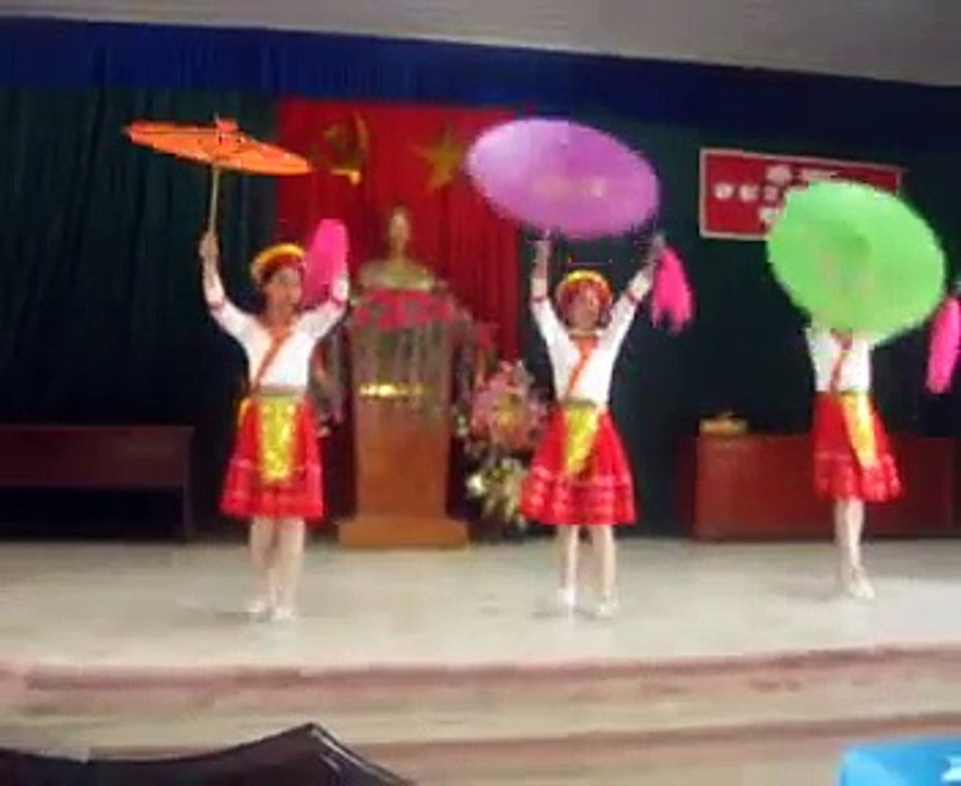 Múa hát: Cô giáo miền xuôi ( 9A_Thach_hoa)