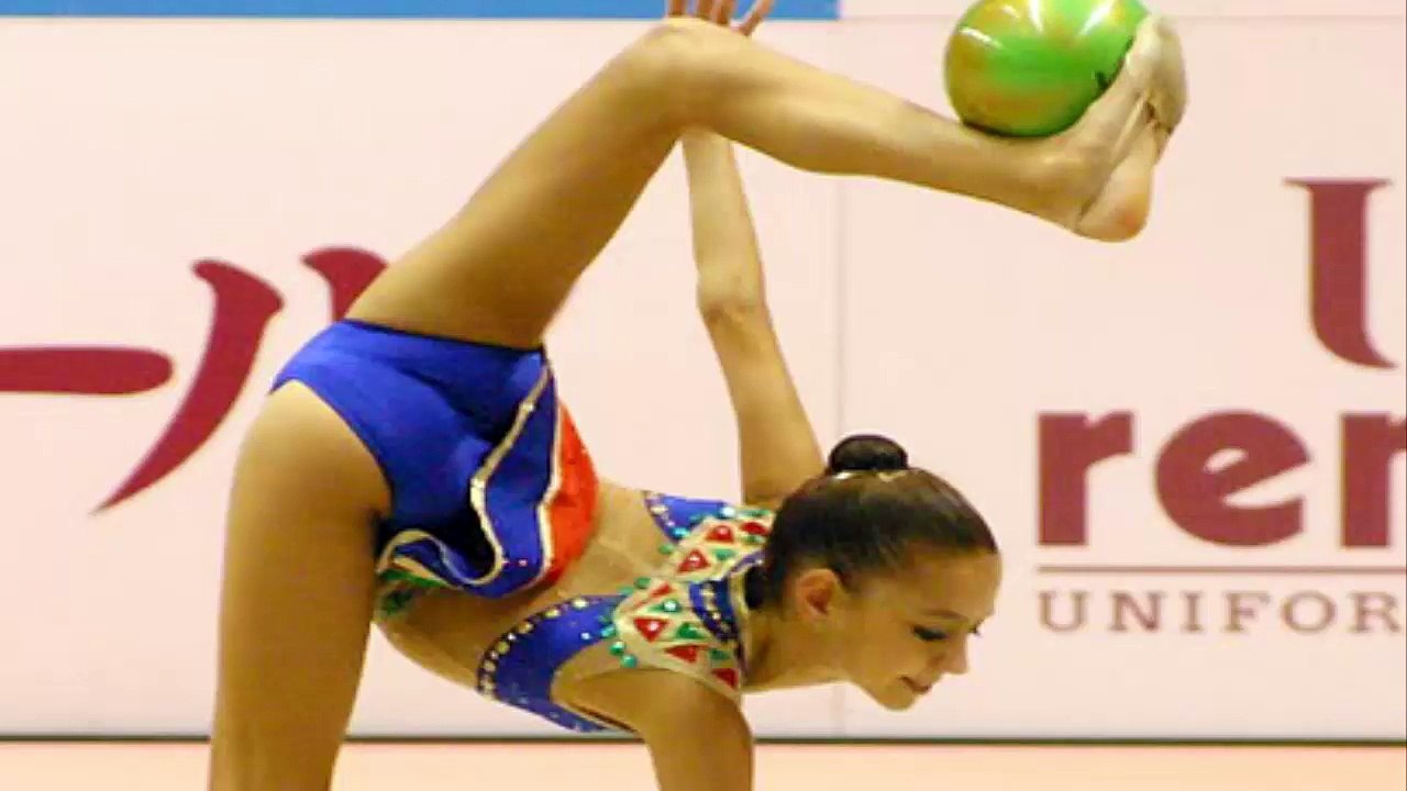 Evgenia Kanaeva RUS - Ball 2004 - Music EC