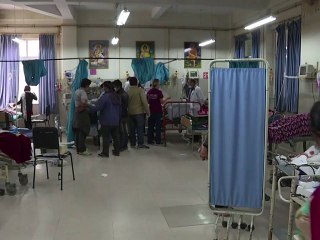 Népal: la police anti-émeute intervient pour contenir la colère des survivants