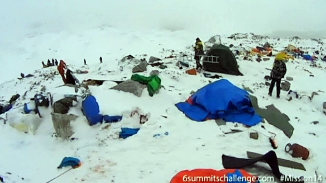 Video shows moment of Everest base camp avalanche