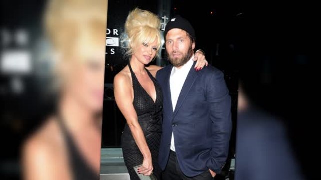 Pamela Anderson Gets $1 Million After Divorce From Rick Salomon
