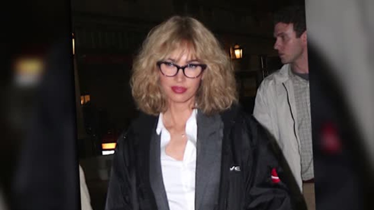 Megan Fox mit blonden Haaren am Ninja Turtles Set