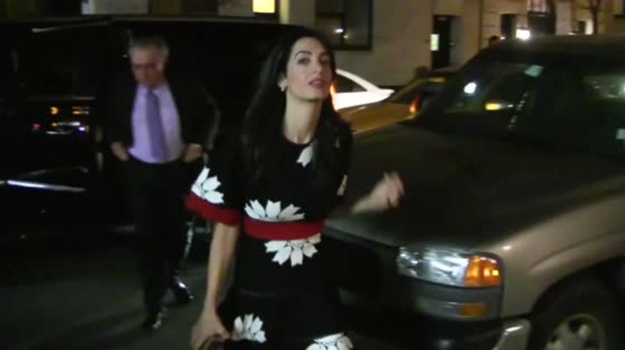 Amal und George Clooney beim Familienessen in New York