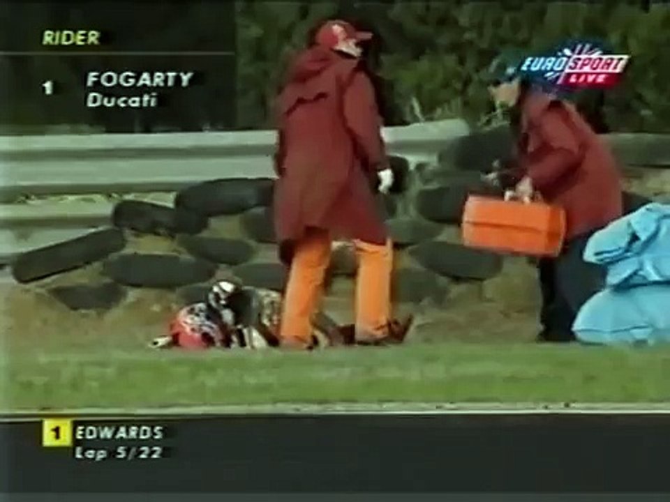 2000 World Superbike Phillip Island - Carl Fogarty's career-ending crash