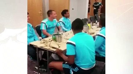 Chelsea: cena se convirtió en exhibición de cabezazos (VIDEO)