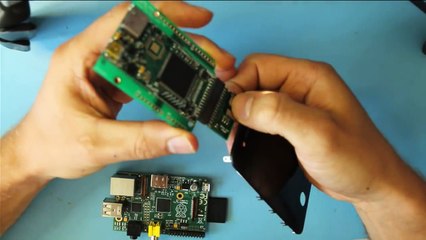 Raspberry Pi driving an Iphone 4 LCD