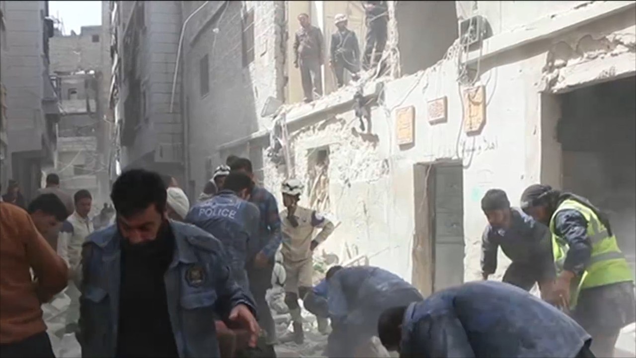 26 قتيلا جراء غارات للنظام بالبراميل على حلب