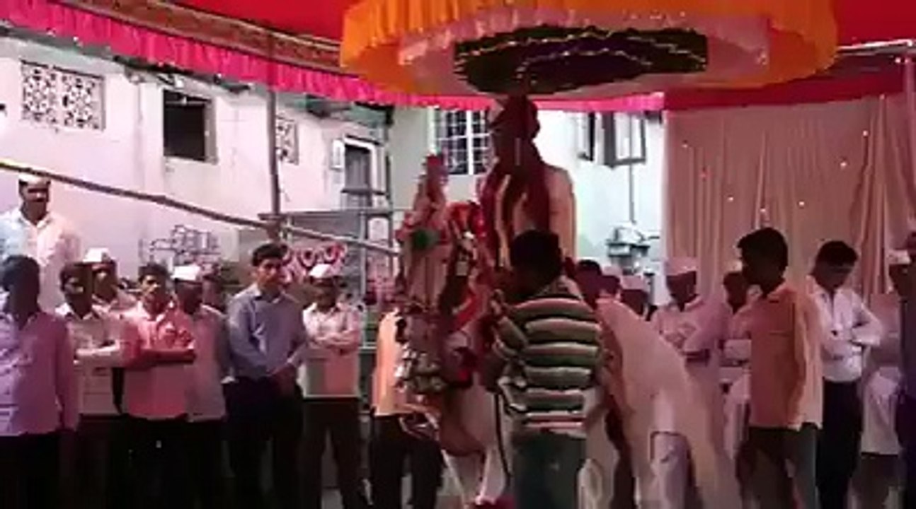 ye kiya ho giya dhuly k sath