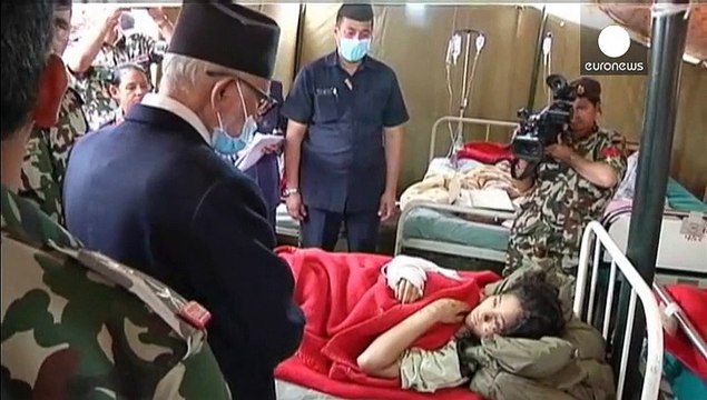 Nepal, popolazione allo stremo. E cresce la rabbia per la lentezza degli aiuti