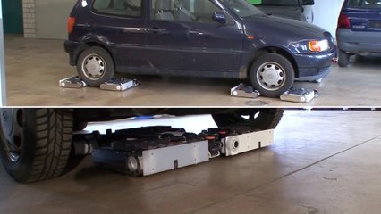 Autonomous Multi-Robot System for Vehicle Extraction and Transportation