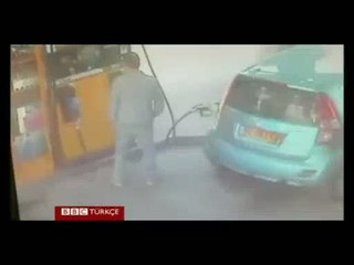 Dehşet anı kamerada: Benzin pompasını ateşe verdi